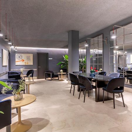 Suites Pamplona Plaza Esterno foto