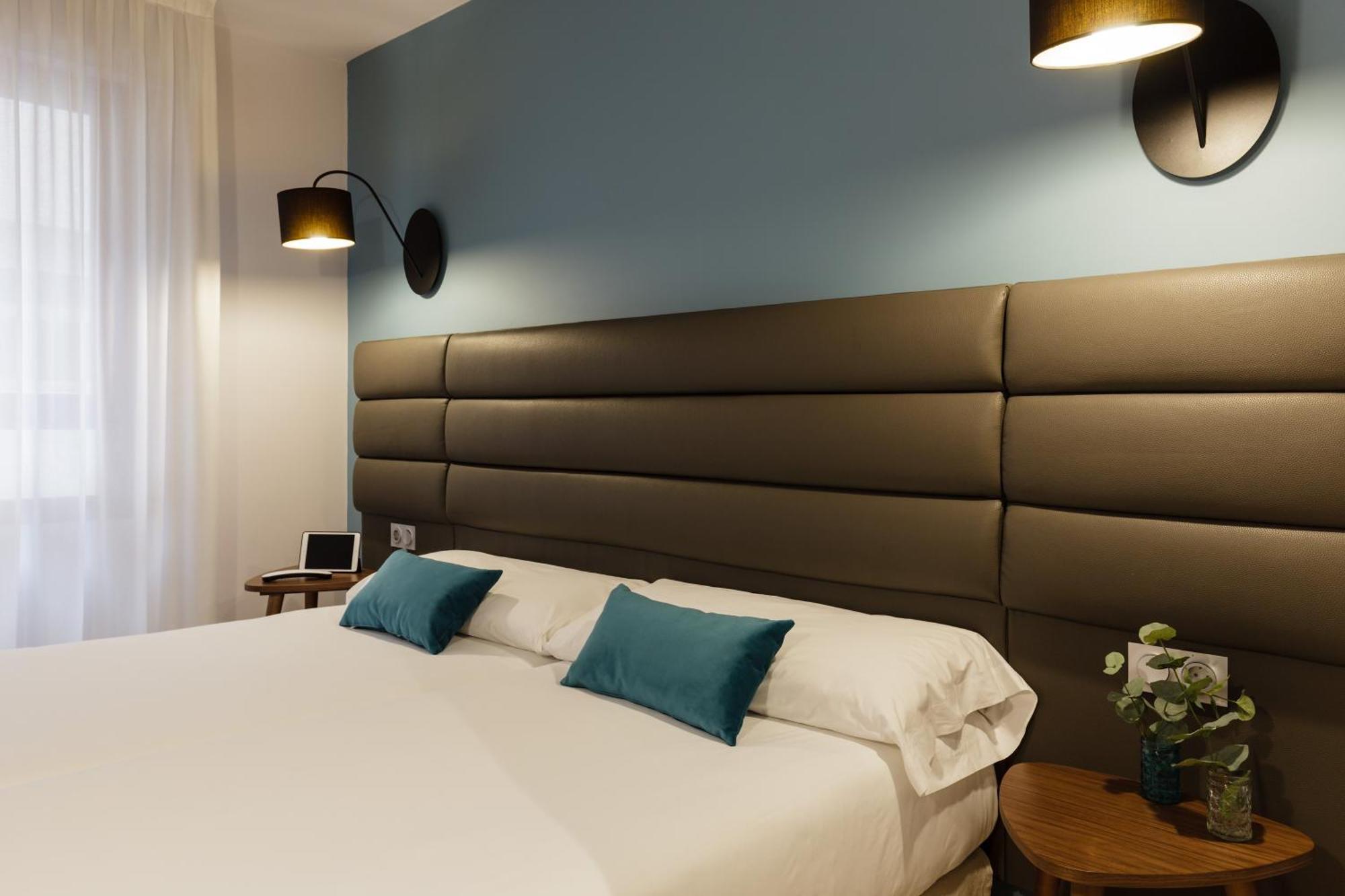 Suites Pamplona Plaza Esterno foto
