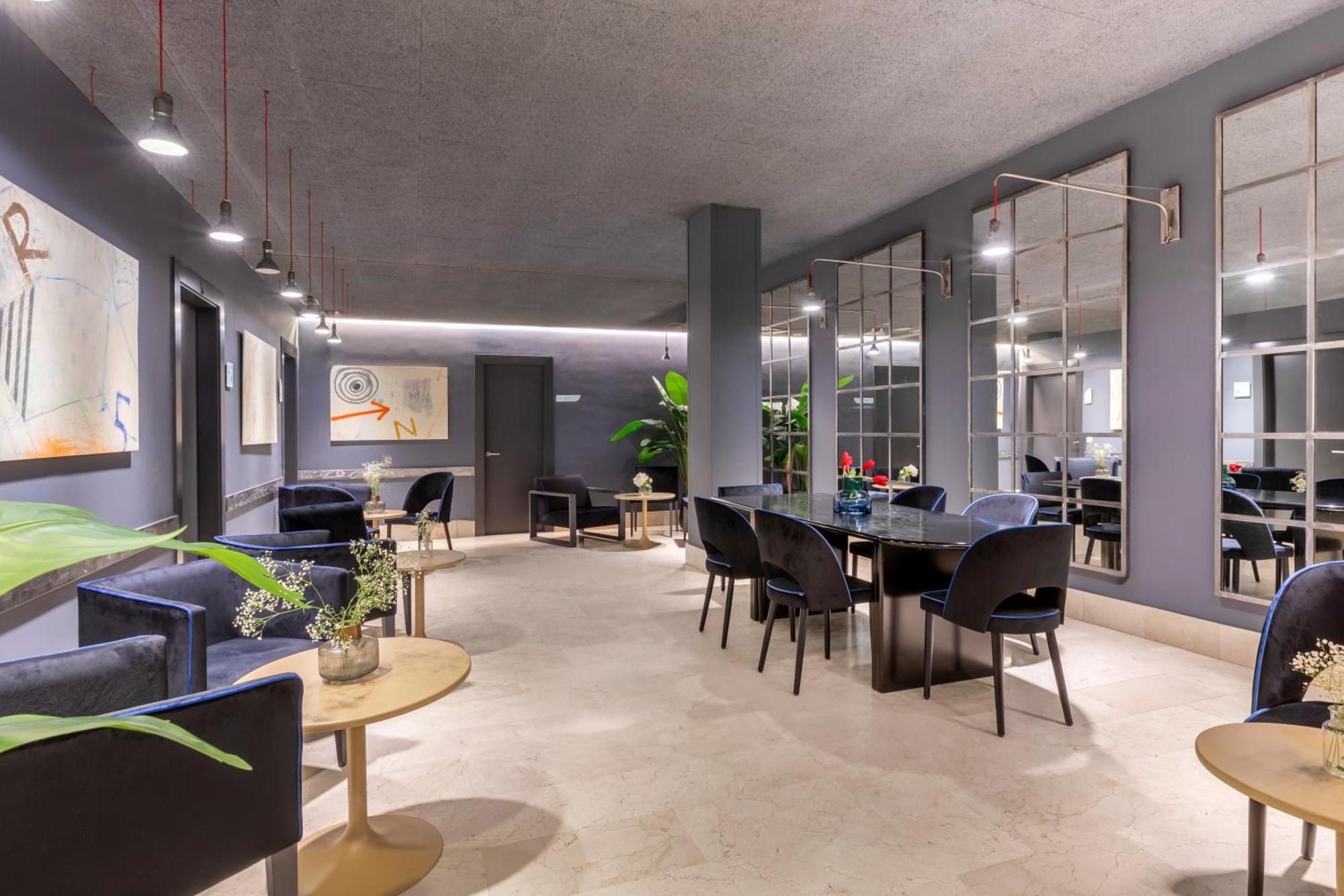 Suites Pamplona Plaza Esterno foto