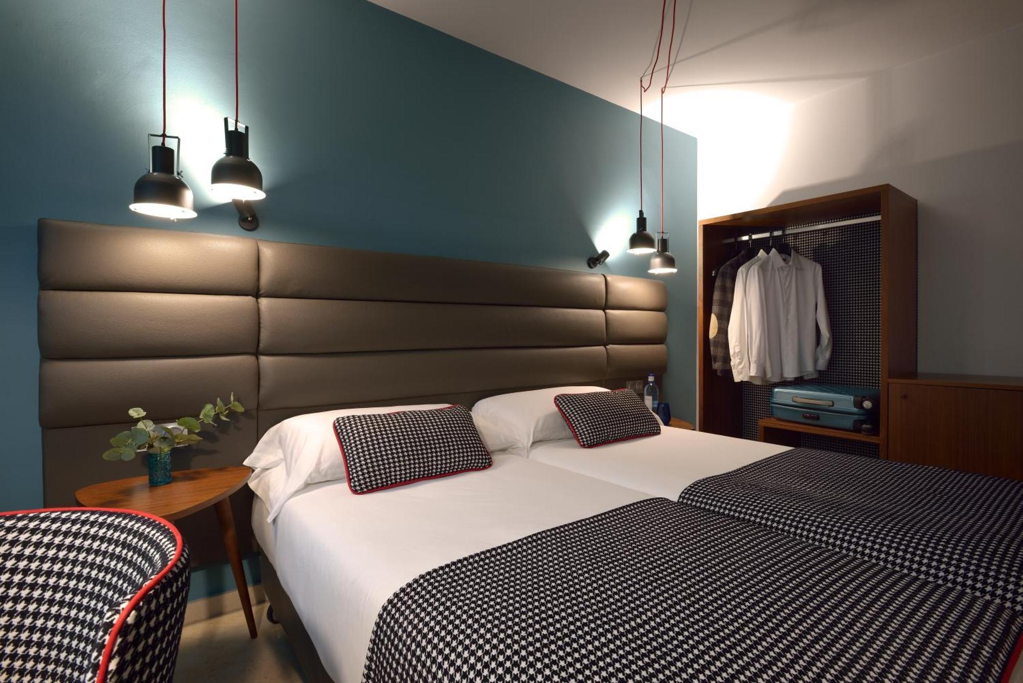 Suites Pamplona Plaza Esterno foto