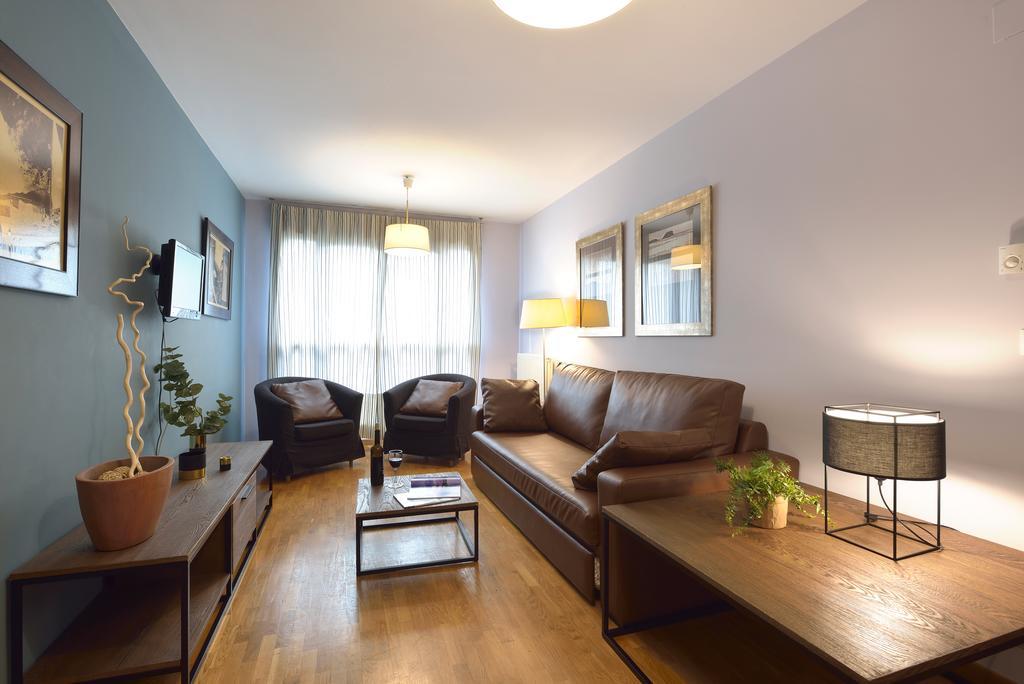 Suites Pamplona Plaza Esterno foto