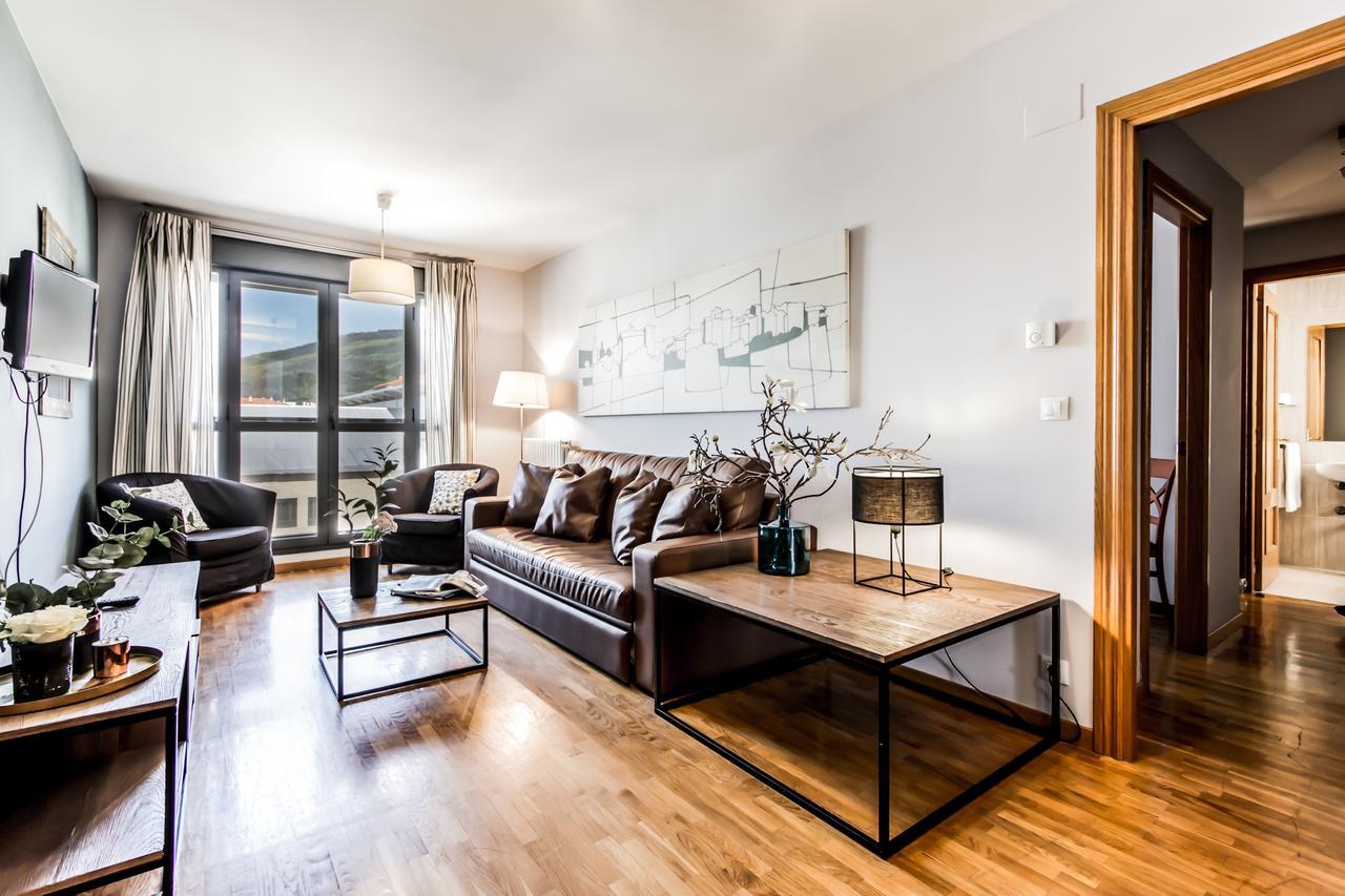 Suites Pamplona Plaza Esterno foto