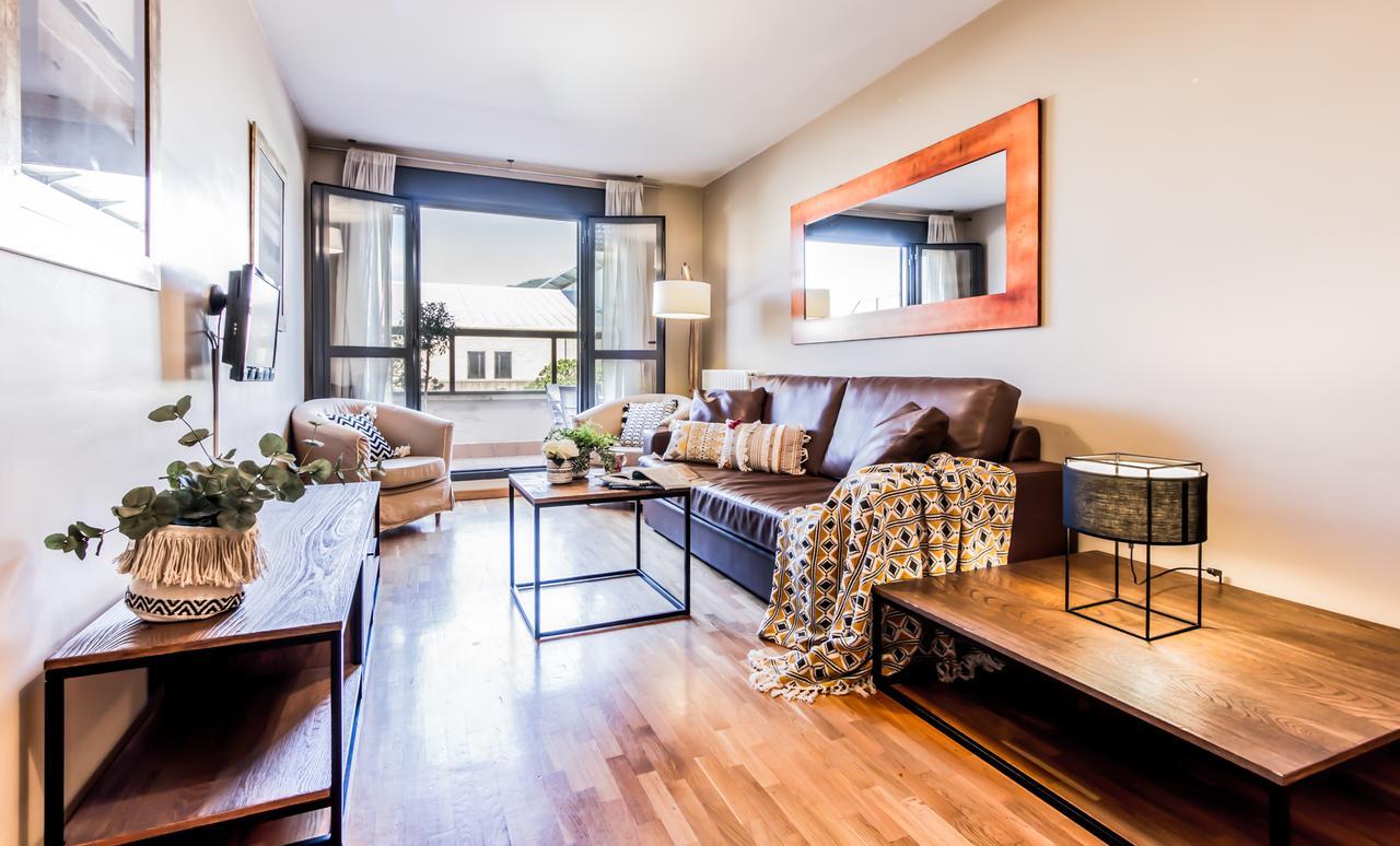 Suites Pamplona Plaza Esterno foto